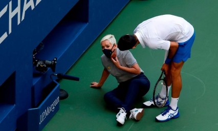 ¡Por eso no hay que hacer berrinches! El tenista Novak Djokovic protagoniza el peor momento de su carrera