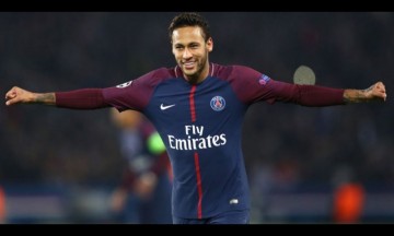 Neymar se quedó parado en el túnel para esperar a González.