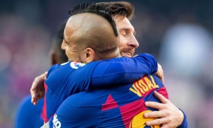 El vestuario te va a extrañar: Messi se despide de Arturo Vidal