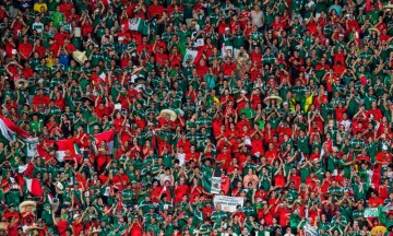 Hinchas regresan a los estadios después de 7 meses