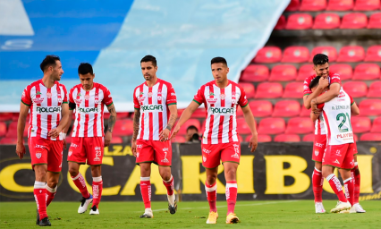 El Necaxa derrota al Querétaro y mantiene puestos de repesca