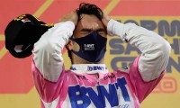 Checo Pérez llora al ganar el Gran Premio Sakhir, su primera victoria de F1
