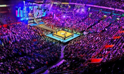 La afición regresa a la Arena México, recinto emblemático de lucha libre