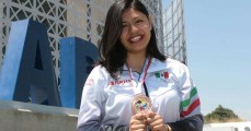Poblana karateca gana medalla en campeonato de Costa Rica