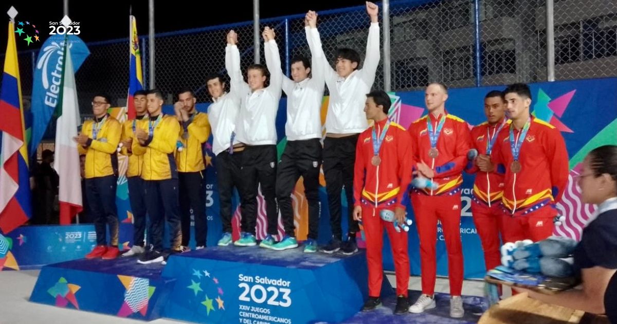 Mexico gana primer oro en natacion por relevo combinado