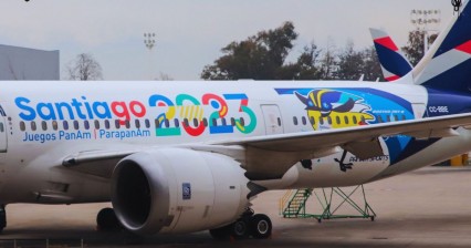 Presentan avión que llevará el fuego panamericano desde Teotihuacán