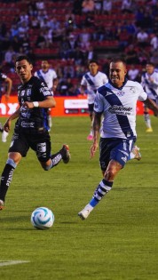 Con un hombre de más, Puebla deja ir el triunfo en Querétaro de último minuto