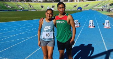 Diana Coraza y su guía Daniel García.