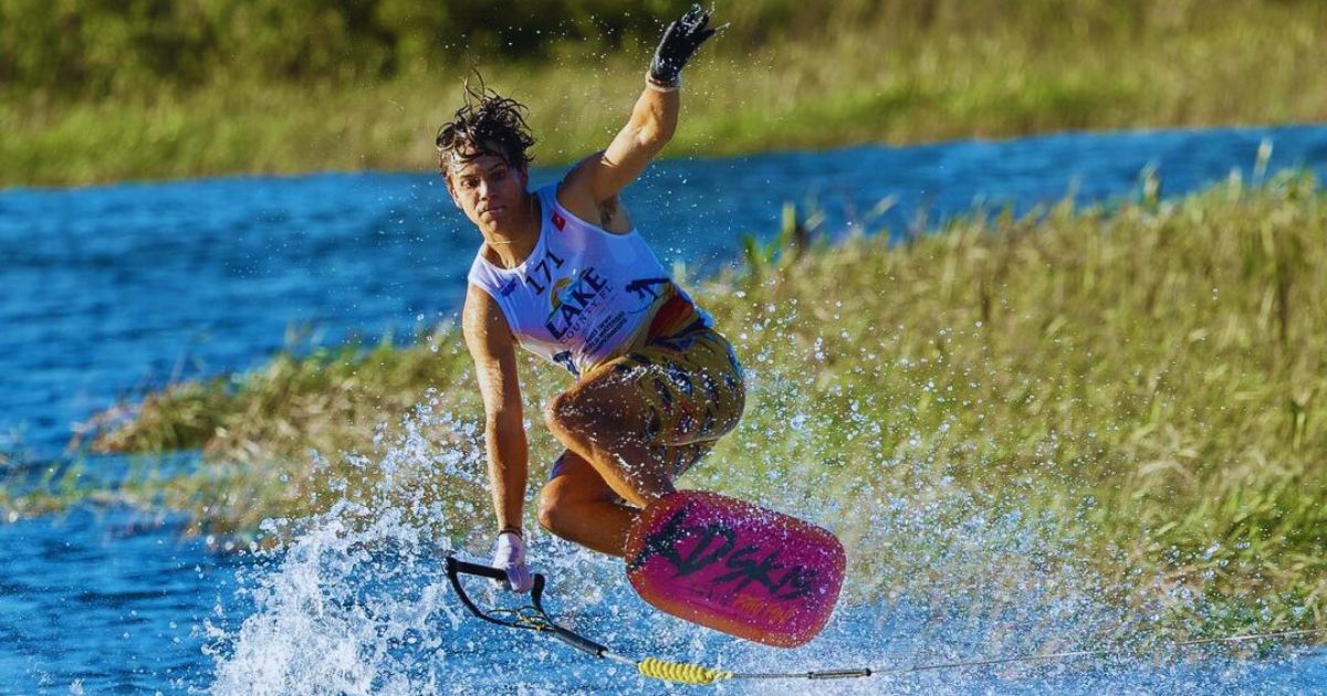 "Pato" Font logra medalla de oro en la prueba de Figuras Varonil de Esquí Acuático en Santiago 2023.
