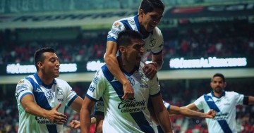 Guillermo Martínez anotó el gol de la victoria para Puebla ante Toluca.