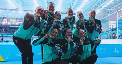 México se adjudica oro y boleto olímpico tras triunfo por ¡UN PUNTO! en Natación Artística