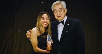 Claudia Romero junto al presidente de la Federación Mundial de Taekwondo, Choue Chung-won