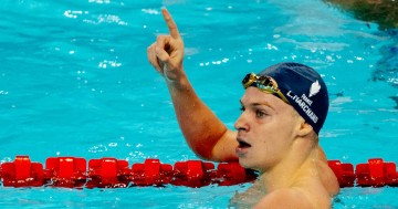 León Marchad rompe récord de Michael Phelps 