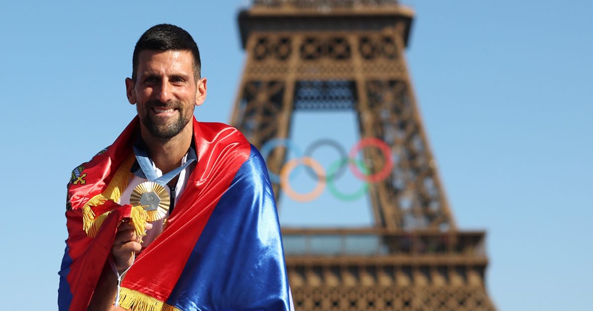 Novak Djokovic con el oro en París 2024