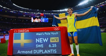 Duplantis rompió su propio récord y mantiene su trono en París 2024