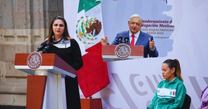 Abandera AMLO a delegación de paratletas rumbo a Juegos Paralímpicos París 2024