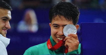 Luis Najera asegura presea de plata en la final de para taekwondo en París 2024