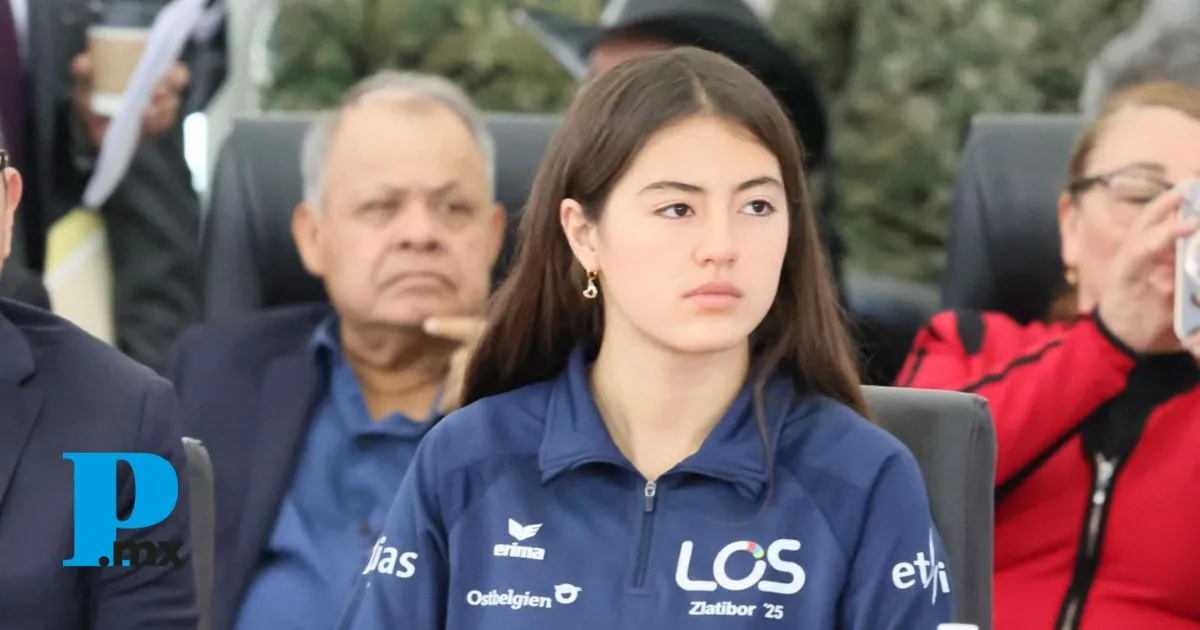 Nadadora poblana Dania Aguirre recibió galardón por su participación en Serbia