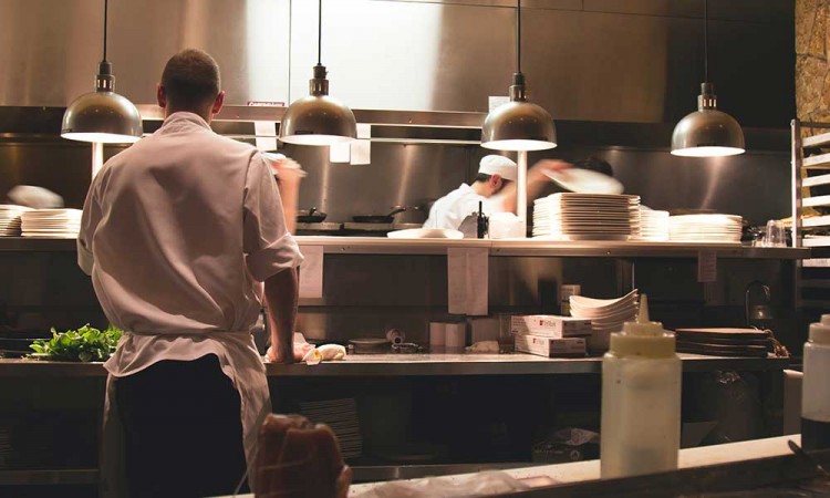 Terror Restaurantes Mx, la cuenta de IG y TW que muestra los abusos laborales en el sector restaurantero