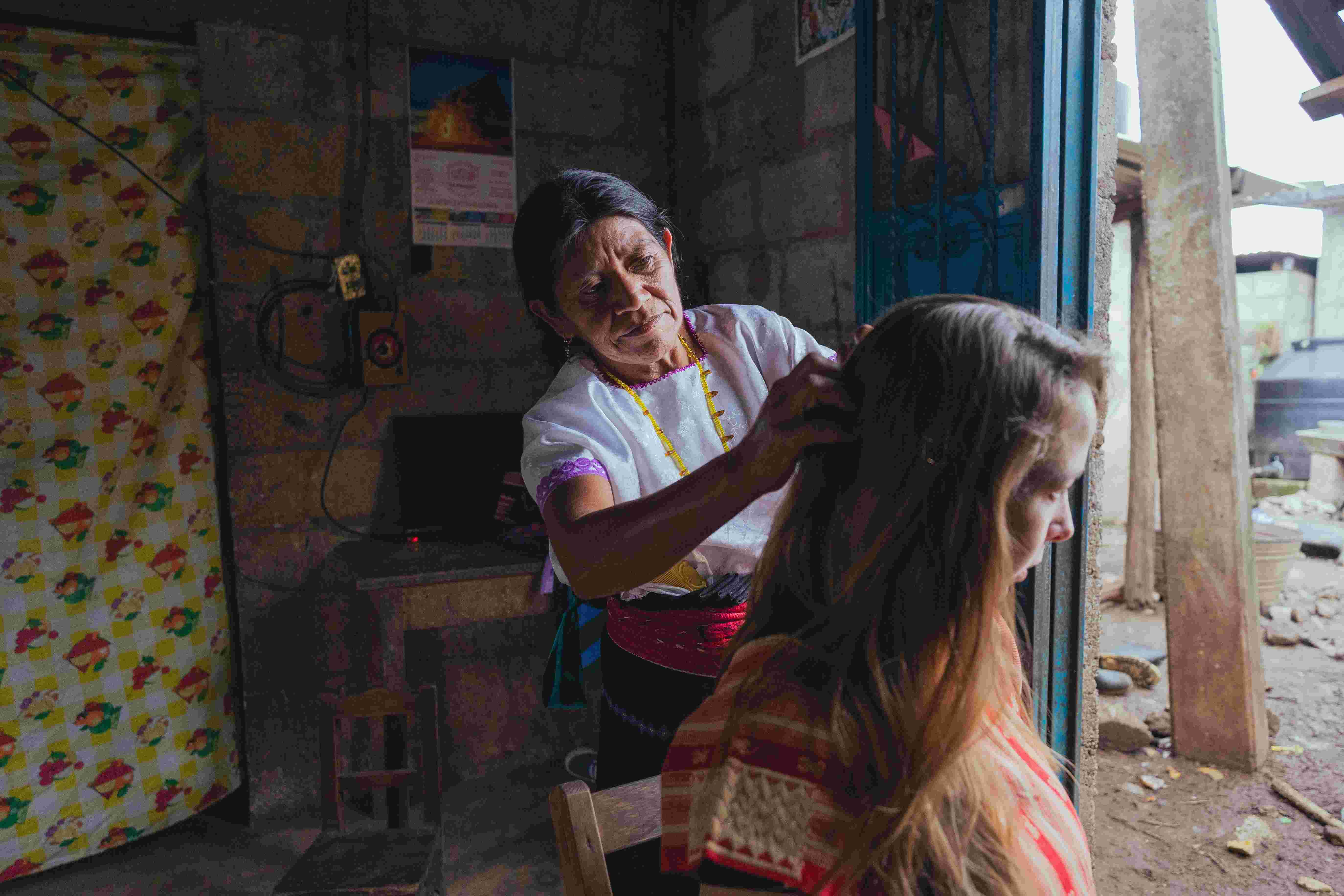 mujeres indígenas, Foto de Los  Muertos Crew