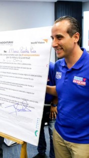 Mario Riestra firma compromisos clave con asociaciones civiles de Puebla