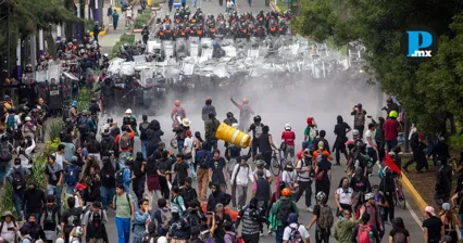 Madres buscadoras se manifestaron en las inmediaciones del Estadio Azteca durante las actividades de inauguraci&oacute;n del Mundial 2026 para exigir verdad y justicia por desaparecidxs.