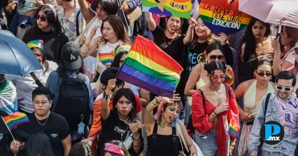 M&aacute;s de 20 mil personas marchan por el Orgullo LGBT+ en Puebla al coro de &ldquo;No que no, s&iacute; que s&iacute;, ya volvimos a salir&rdquo;