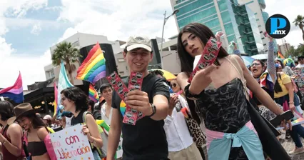 Orgullo Puebla marcha del Parque La Paz al Z&oacute;calo