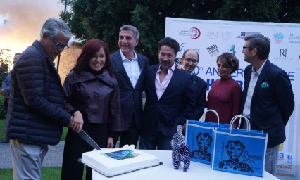 Conmemoran décimo aniversario de escultura del Hombre azul