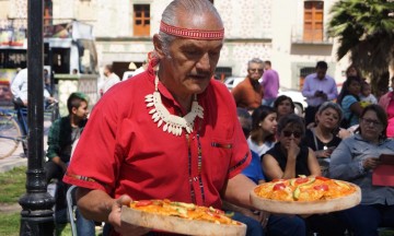 Reviven recetas familiares en zócalo de Cholula
