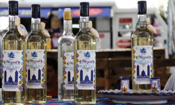 Celebran poblanos al mezcal al pie de la pirámide