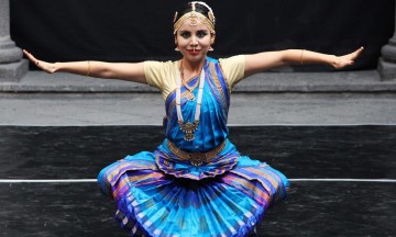 Hacen muestra de baile oriental en Casa de la Cultura