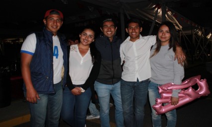 Celebran la feria del amor y la amistad