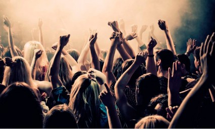 Vive un viernes latino con la música más movida