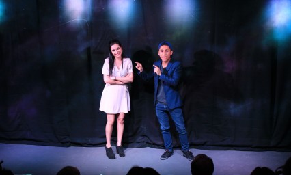 Disfrutan de noche teatral en la colonia Santiago