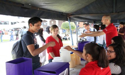 Se solidarizan con causas altruistas