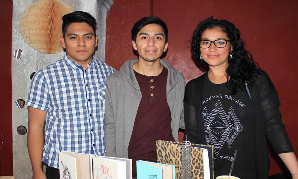 Asisten a bazar de diseño mexicano