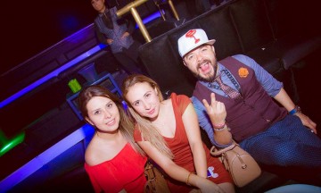 Vibran con la música en una noche VIP