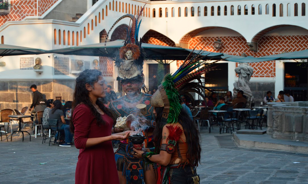 Se deleitan con los espectáculos al aire libre del Barrio del Artista