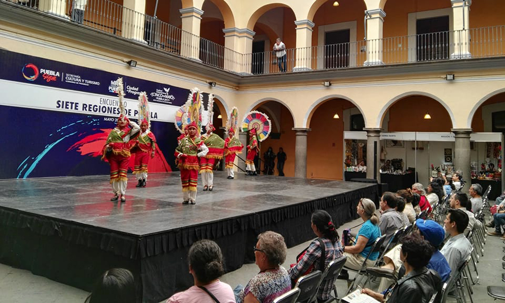 Gozan del baile de 7 regiones poblanas