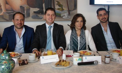 Empresarios conviven con Fernanda Familiar