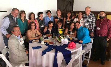 Celebran juntos 40 años de egresados