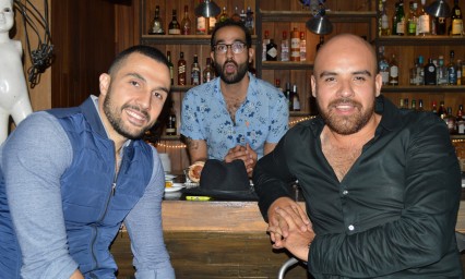 Iluminan la noche con beats, amigos y sonrisas