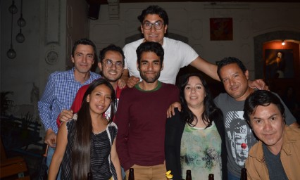 Disfrutan del teatro para ayudar a animalitos