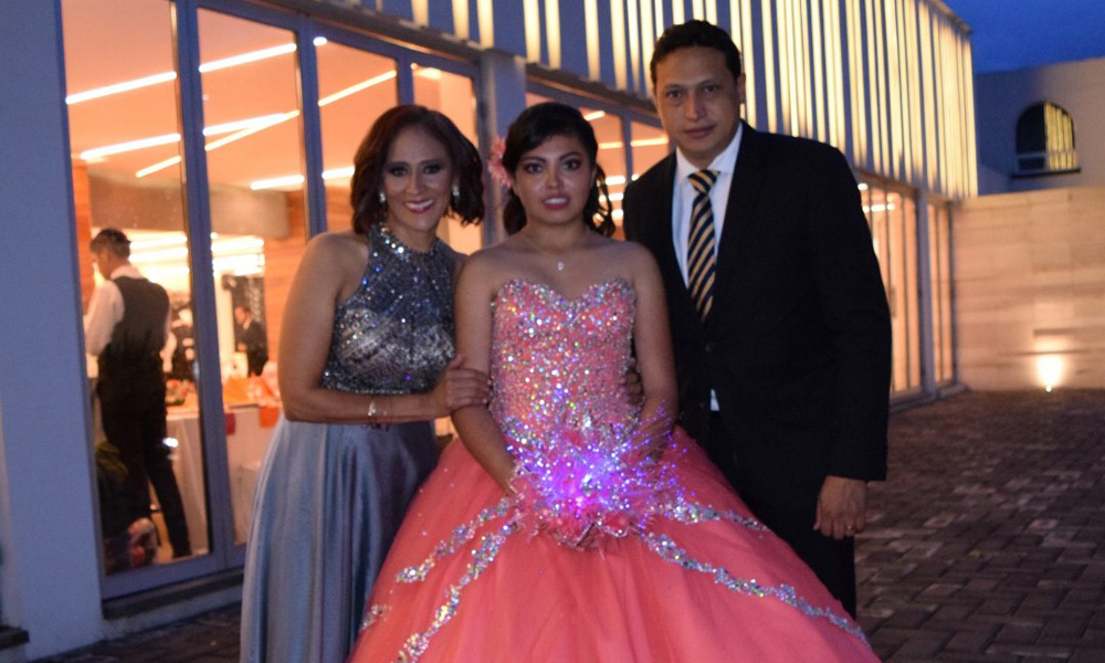 Vive quinceañera noche de sorpresas, magia y felicidad