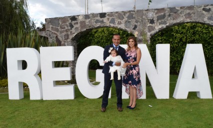 Recibe Regina el primer sacramento