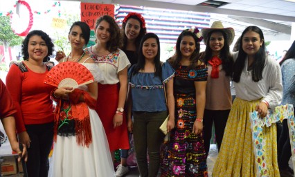 Asisten a tradicional Noche Mexicana