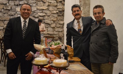 Se congregan organizadores de eventos para catar vinos