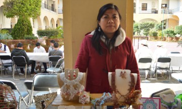 Poblanos se deleitaron con las artesanías y el folklor