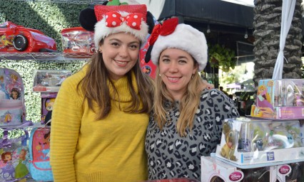 Llenan bazar navide&ntilde;o de alegr&iacute;a